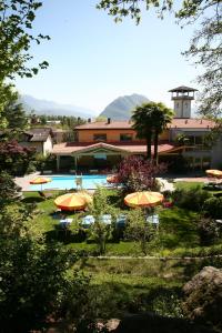 Kolam renang di atau di dekat Lugano Savosa Youth Hostel