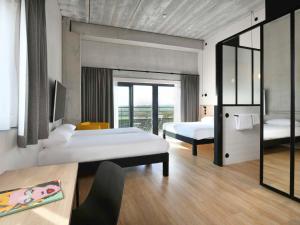 Postel nebo postele na pokoji v ubytování ibis Styles Namur + 37 fotografií