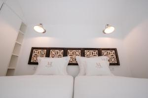 two white pillows on a bed in a room at Chalês - Maria Alva in Marialva +67 photos