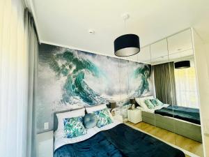 a bedroom with a large painting on the wall at HO!HOUSE 25 Shellter Rogowo in Rogowo