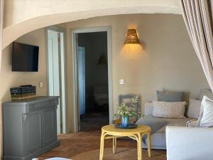 a living room with a couch and a table at Ronda Romántica Lofts in Ronda