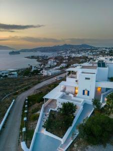 arial view of a house with a view of the ocean at Feel Breeze in Mýkonos City