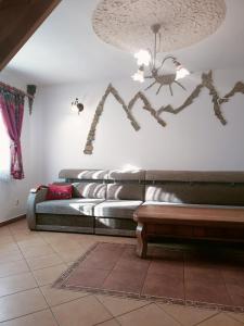 a living room with a couch and a ceiling at Domki w Bieszczadach in Polańczyk