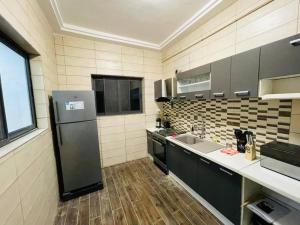 Η κουζίνα ή μικρή κουζίνα στο Appartement T 3 N 6 Résidence LES 11 PLURIELLES