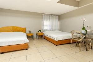 Little Prince Hostel-5 Min Walk To The Beach客房内的一张或多张床位