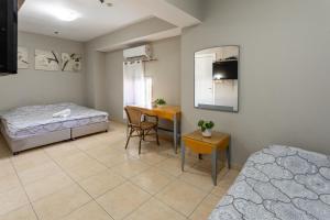 Little Prince Hostel-5 Min Walk To The Beach客房内的一张或多张床位