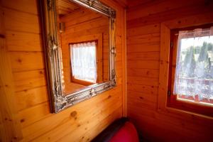 a room with two windows in a log cabin at Dom Koprowo in Międzywodzie