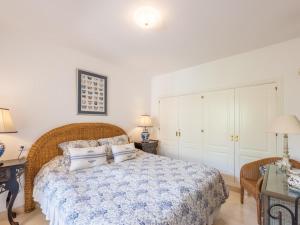 Łóżko lub łóżka w pokoju w obiekcie Los Pinos, 3 bedroom apartment in Los Arqueros