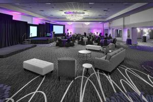 Posezení v ubytování Wyndham Edmonton Hotel and Conference Centre