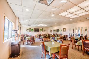 a dining room filled with tables and chairs at Quality Inn & Suites in Escanaba