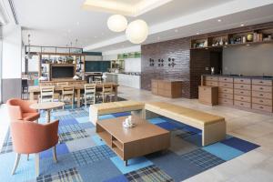 a living room with a kitchen and a dining room at Hotel Folkloro Sanrikukamaishi in Kamaishi