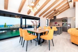 a kitchen and dining room with a table and chairs at Boutique Residence Arion in Rovinj