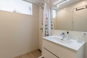 Kúpeľňa v ubytovaní Port de Llançà 29 Apartamento con vistas al mar + 24 fotografií
