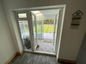 Photo de la galerie de l'établissement Dot's Escape - 2 bed bungalow., à Kent 28 autres photos