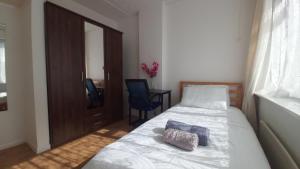 Katil atau katil-katil dalam bilik di London North Downs rooms +17 gambar