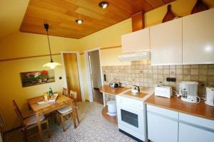 a kitchen with a table and a counter top at Ferienwohnung zum Regenbogen in Otter