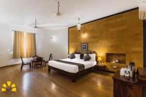 Postel nebo postele na pokoji v ubytování Hotel Golden Haveli