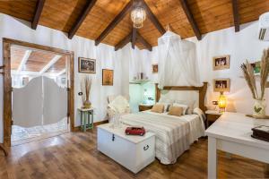 En eller flere senge i et værelse på Finca el Albero + 53 billeder