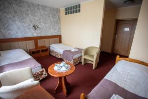 Posteľ alebo postele v izbe v ubytovaní Hotel pod Wierzba