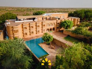 Bazén v ubytování Hotel Golden Haveli nebo v jeho okolí