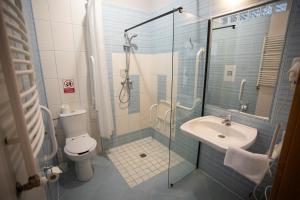 Kúpeľňa v ubytovaní Hotel pod Wierzba