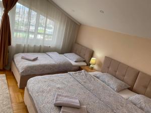 Ένα ή περισσότερα κρεβάτια σε δωμάτιο στο Apartment Perla