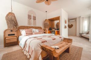 Postel nebo postele na pokoji v ubytování 6 ROOMS BY AZUMARE