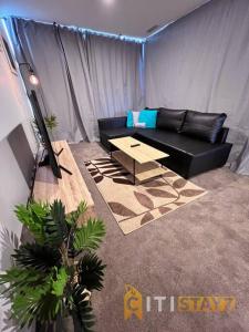 Posezení v ubytování Magic at Midnight - Braddon CBD - 1 Bd 1bth Apt