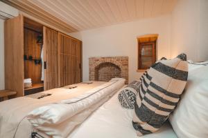 Postel nebo postele na pokoji v ubytování 6 ROOMS BY AZUMARE