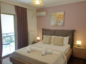 a bedroom with a large bed with two pillows at EcoStay-Scandy,2bdr cozy apartment by the sea in Alimos in Athens