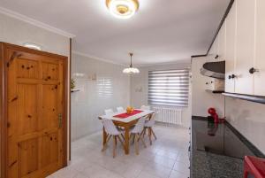 A kitchen or kitchenette at Casa Bértolo