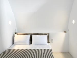 Ліжко або ліжка в номері Marousi Cycladic House with private pool