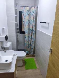 Ванная комната в Superbe appartement avec parking gratuit et gardé