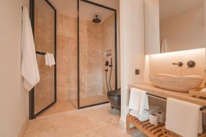 Koupelna v ubytování 6 ROOMS BY AZUMARE + 37 fotografií