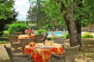 Piscina a Hostellerie du Causse o a prop
