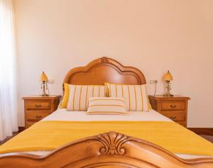 A bed or beds in a room at Casa Bértolo