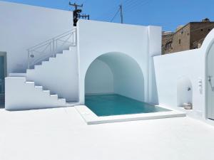 Басейн в Marousi Cycladic House with private pool або поблизу