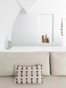 Зона вітальні в Marousi Cycladic House with private pool