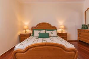 A bed or beds in a room at Casa Bértolo