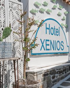 Vottorð, verðlaun, skilti eða annað skjal til sýnis á Xenios Zeus