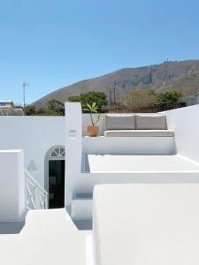 Зона вітальні в Marousi Cycladic House with private pool
