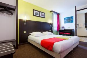 Posteľ alebo postele v izbe v ubytovaní Enzo Hotels Pont-a-Mousson by Kyriad Direct