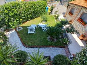 an aerial view of a garden with two blue chairs at Apartmani Dijana in Rab