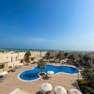 Bazén v ubytování Simaisma A Murwab Resort nebo v jeho okolí