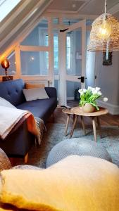 a living room with a blue couch and a table at Geschmackvolle Wohnung 65qm in Solingen NRW in Solingen
