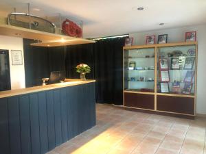 a bar in a restaurant with a laptop on a counter at Enzo Hotels Chartres Mainvilliers by Kyriad Direct in Chartres