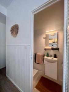 a bathroom with a sink and a mirror at Casa Cloutiers #1, #2 & #3 - Jolis Studios - Emplacement Idéal Hyper Centre Brive in Brive-la-Gaillarde