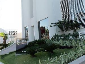a garden in front of a building with plants at Faria Lima Flat Service in Sao Jose do Rio Preto