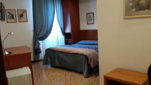 A bed or beds in a room at Hotel Europa