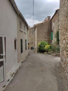 an empty alley with buildings in an old town at VILLA VILATA A PADERN DANS LES CORBIÈRES SAUVAGES in Padern